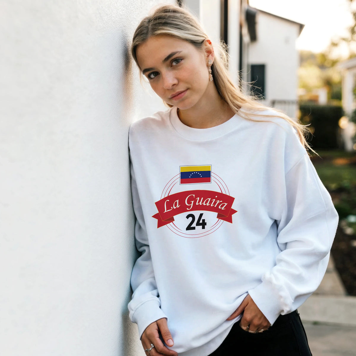 White sweatshirt with La Guaira 24 and Venezuelan flag